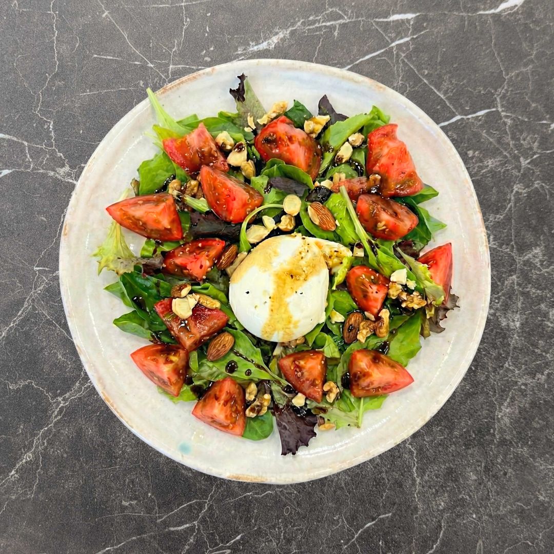 贅沢ブッラータのフレッシュサラダ